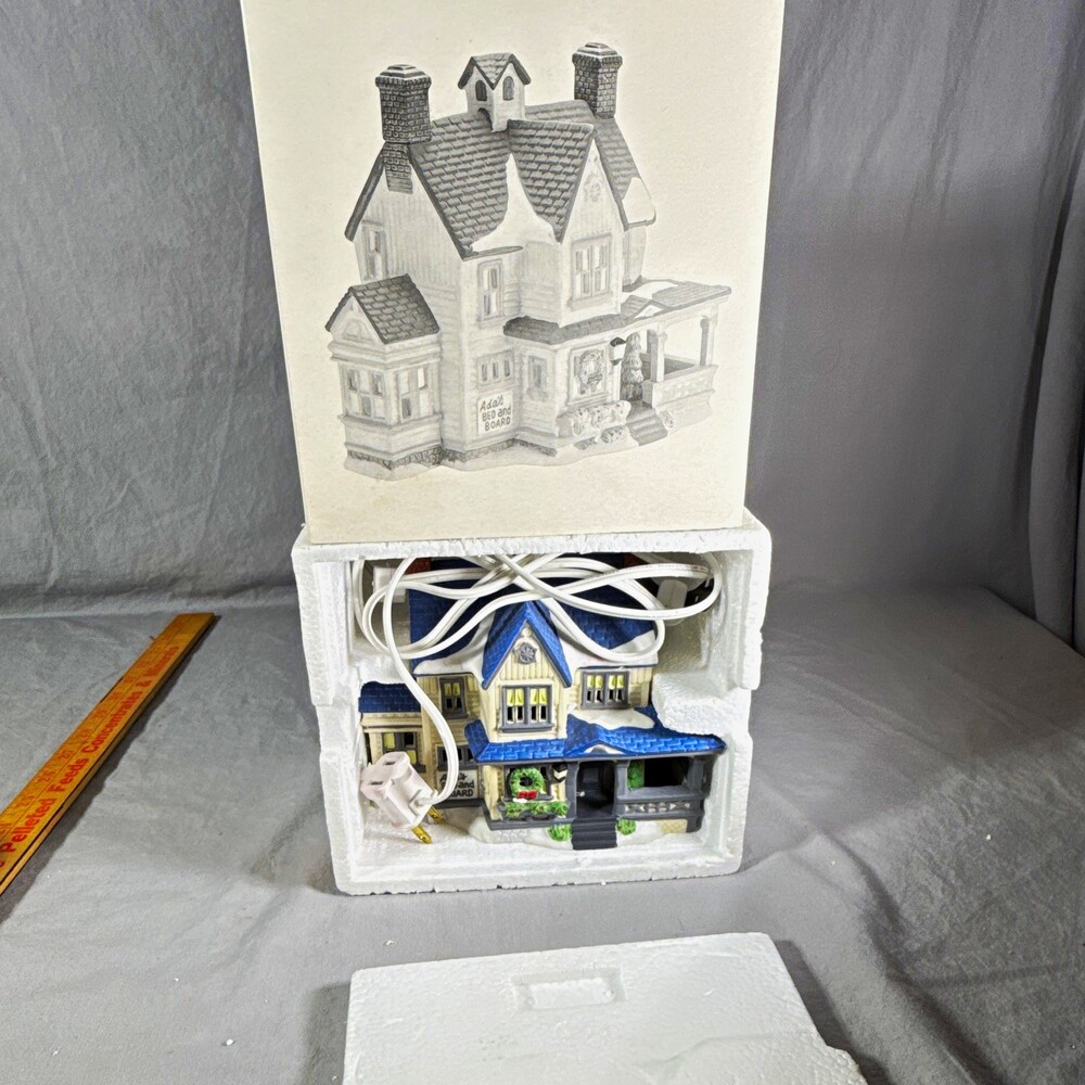 Department 56 New England Village Boarding House Lighted Porcelain Box